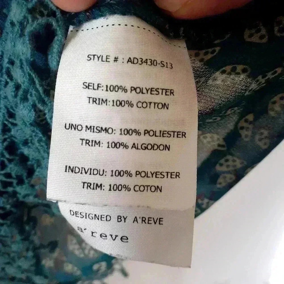 A'reve Sheer top Size Small EUC - Picture 9 of 9